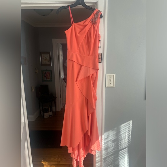 Adrianna Papel One shoulder Crepe Gown Coral NWT SIZE 2 - Picture 3 of 8